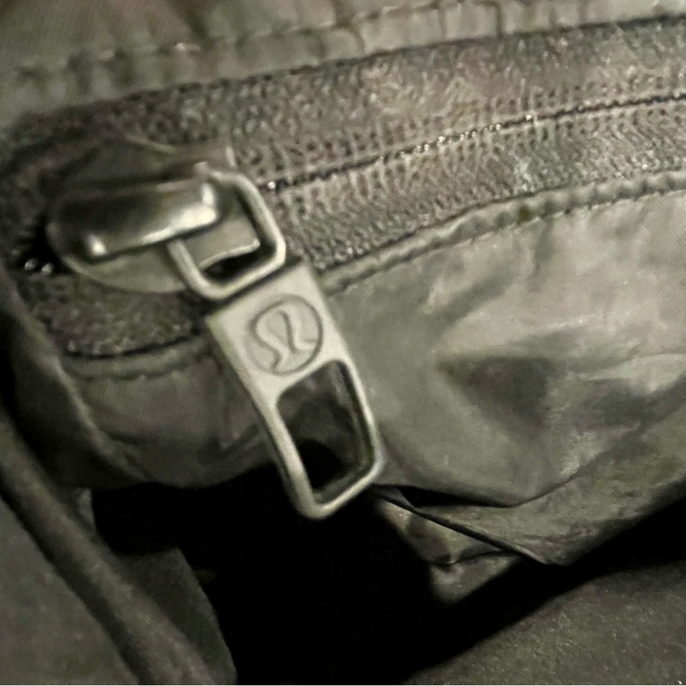 Lululemon Early Embark Duffle Bag - Picture 10 of 14